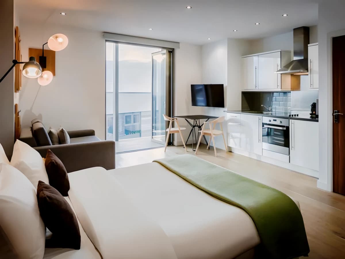SL-Kew Bridge — Studio Apartment