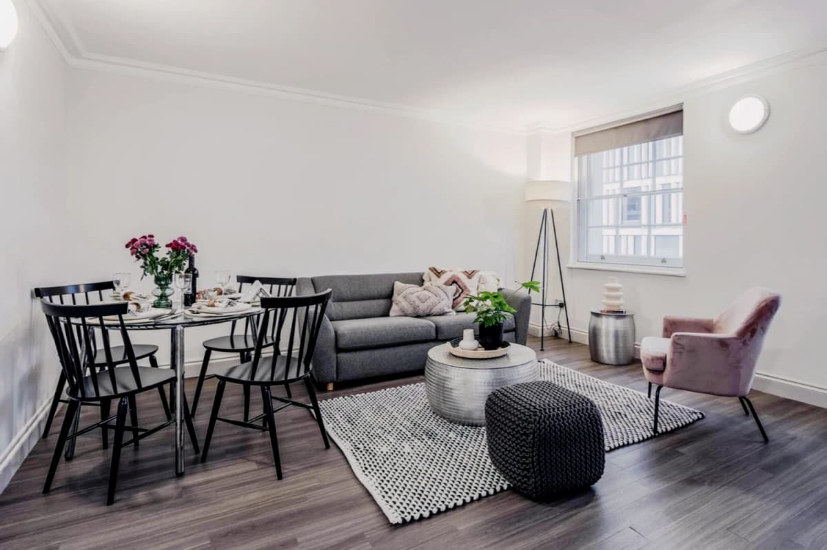 SL-Buckingham Palace Rd — 2 Bed Apartment