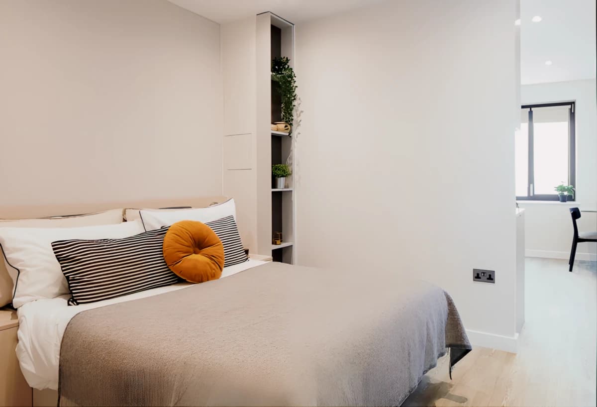 Enclave Croydon — Roomy 1 Studio