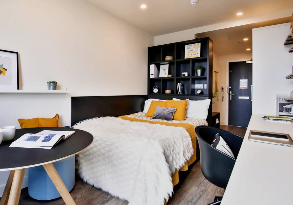 iQ Shoreditch — Bronze Studio