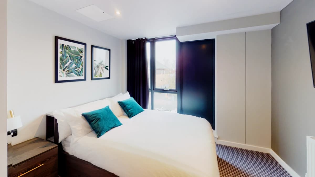 Astra House — Premium En Suite 1