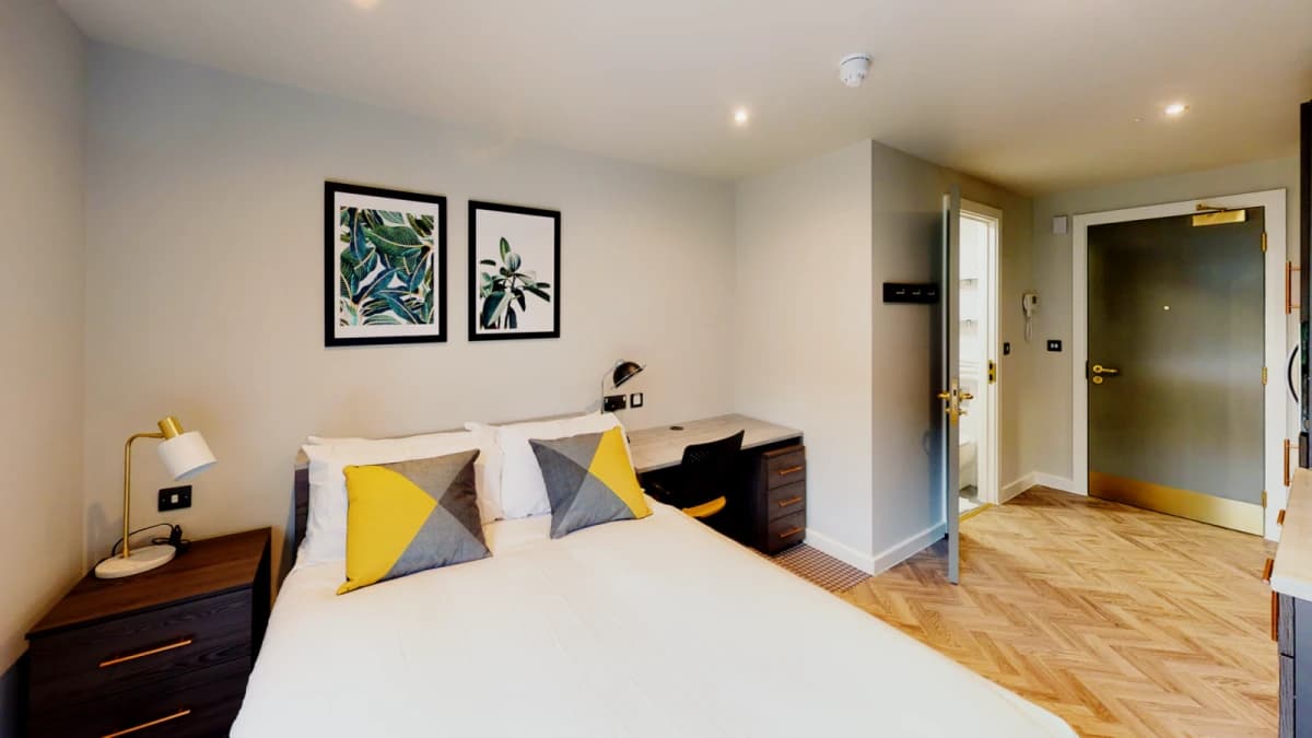Astra House — Premium Studio 2