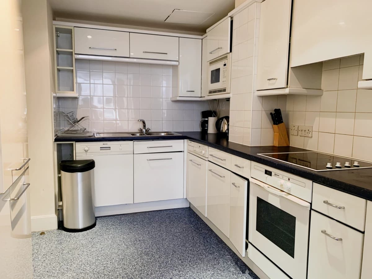 Printers Inn Court A — 3 Bed / 1 Bath