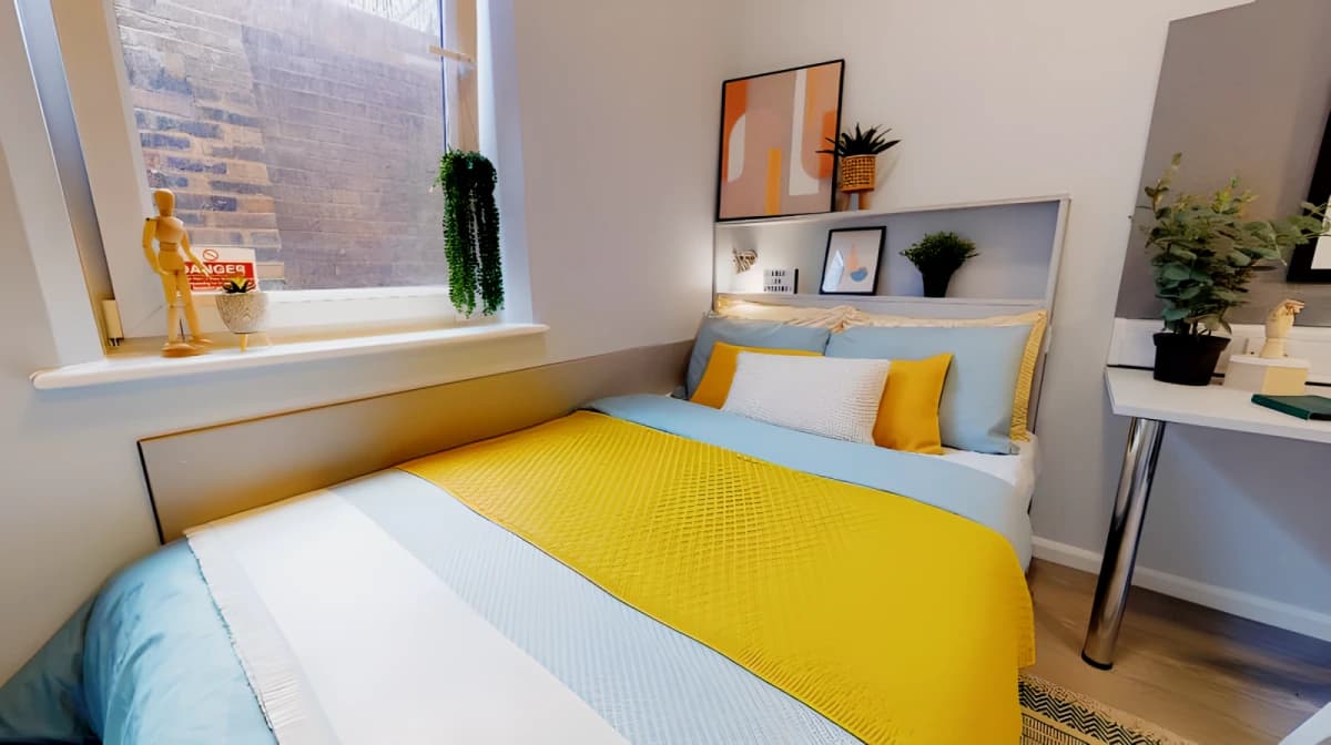 iQ Will Wyatt Court — Silver En Suite