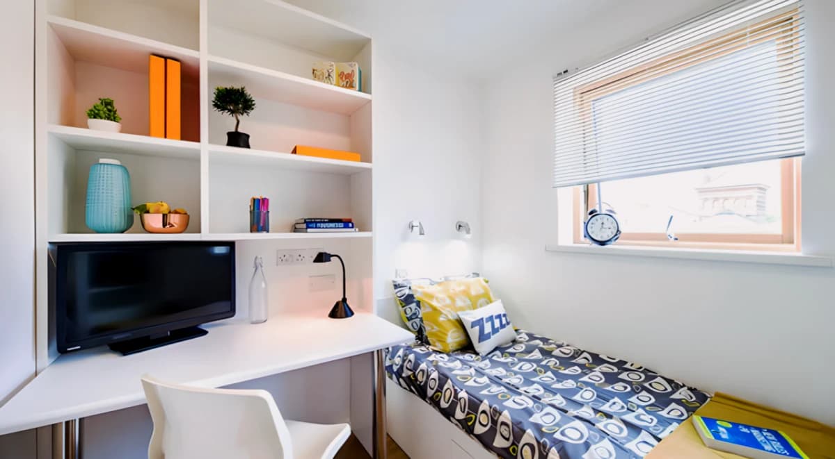 Academic House — Silver Ensuite