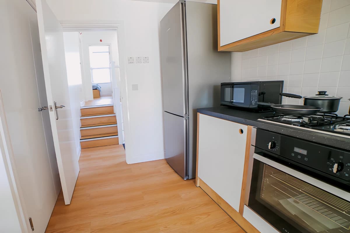 Lit West Green House — Premium En-Suite Plus