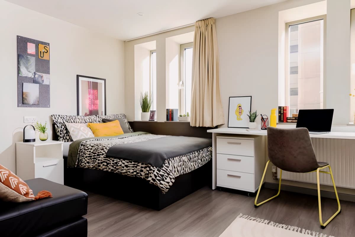 Stratford One — Extra Large Studio