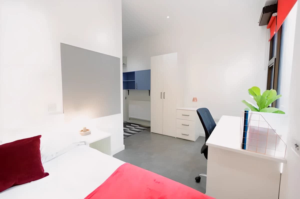 AXO New Cross — Silver En-Suite (Accessible)