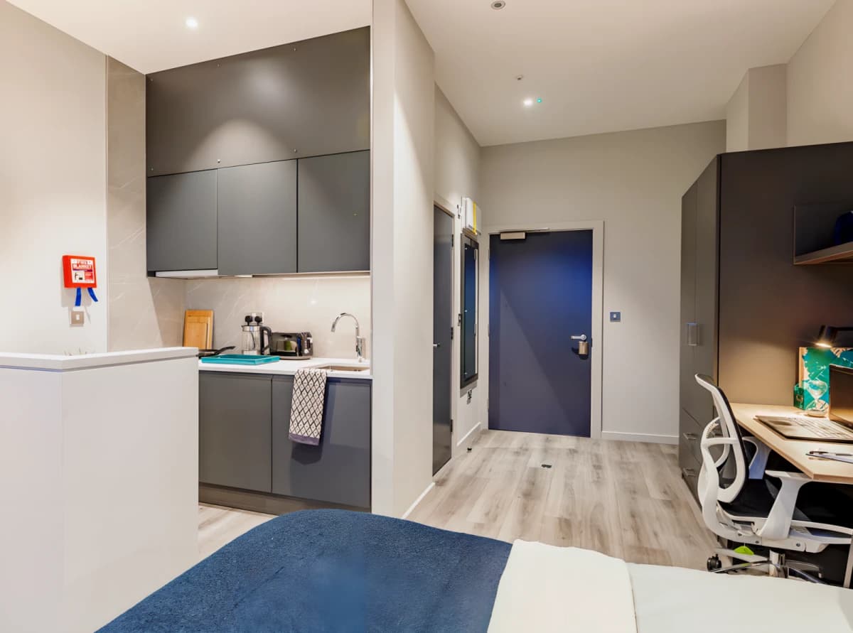Grosvenor House — Premium Luxe Studio