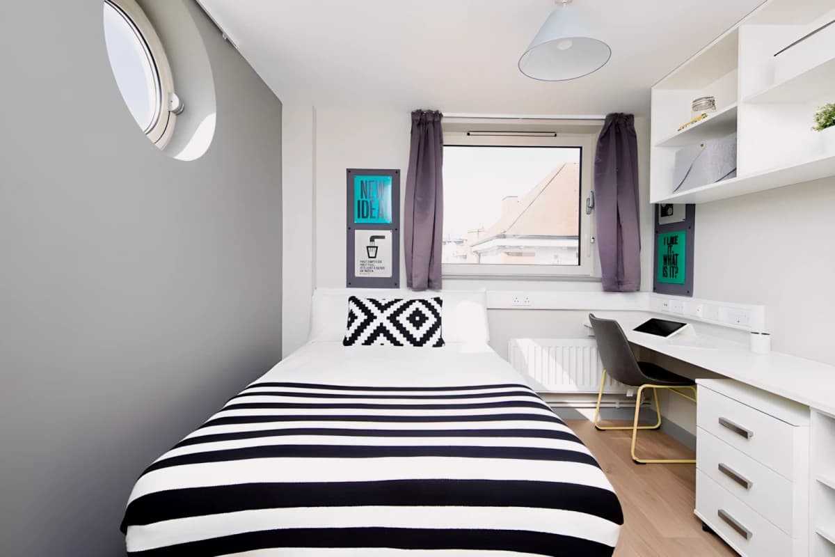 Gob East Central House — Ensuite Classic
