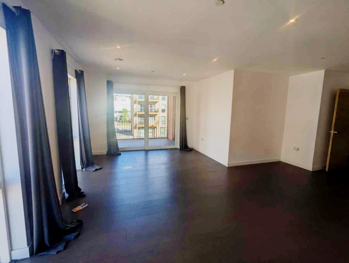 UM-Colindale Gardens — 3 Bedroom 2 Bathroom