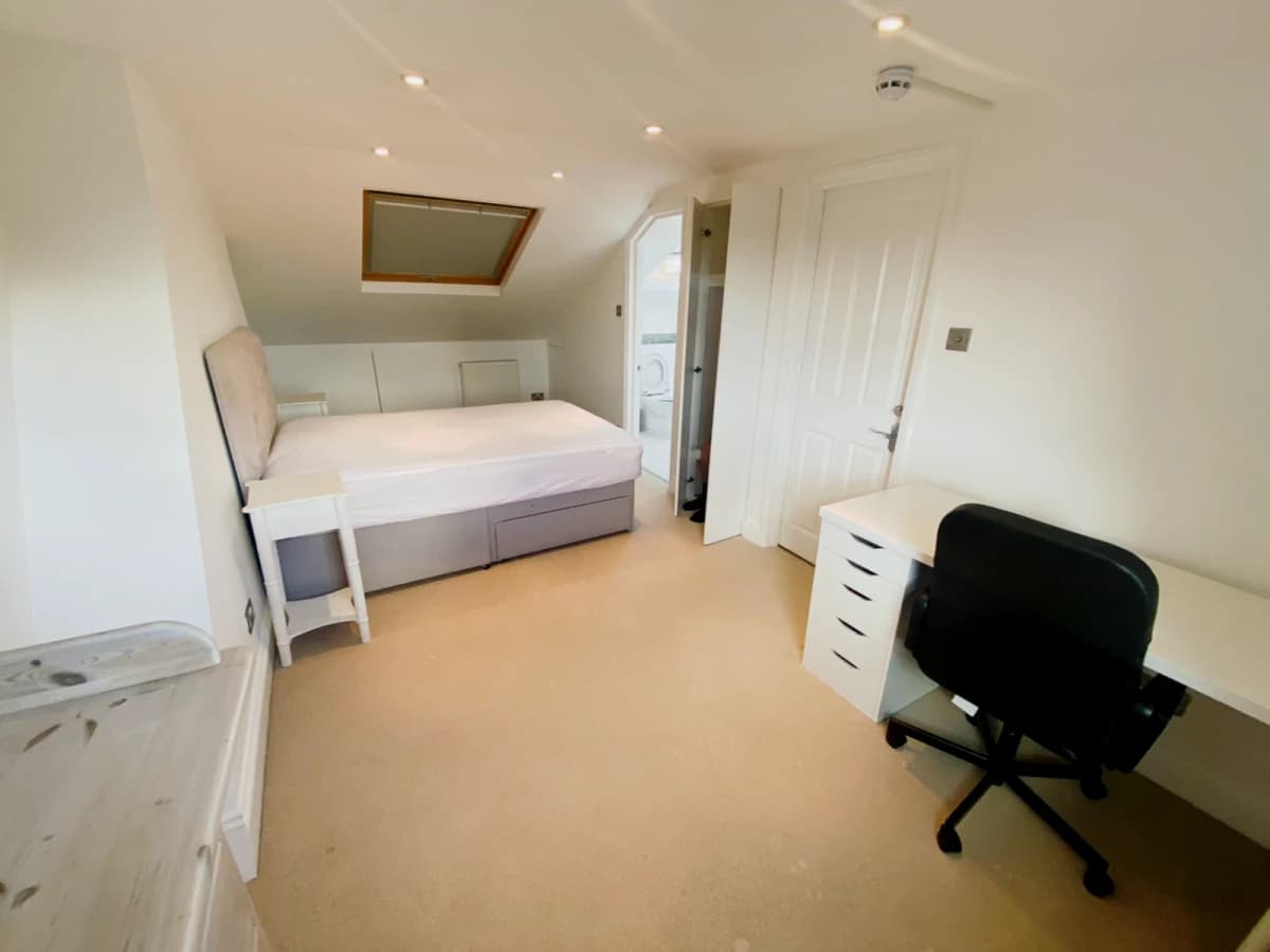 Hammersmith Townhouse — 5 Bedroom 4 Bathroom attic