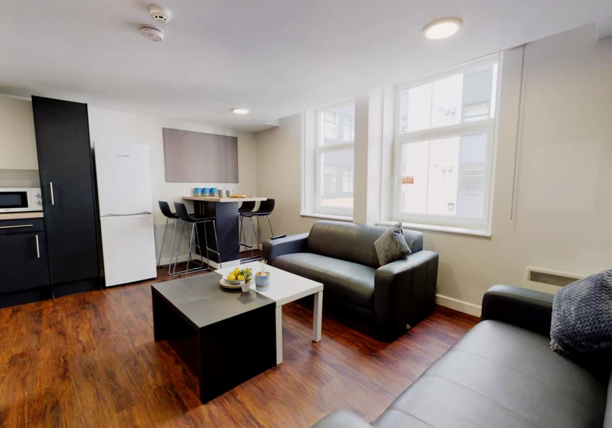 iQ Tufnell House — Silver En Suite