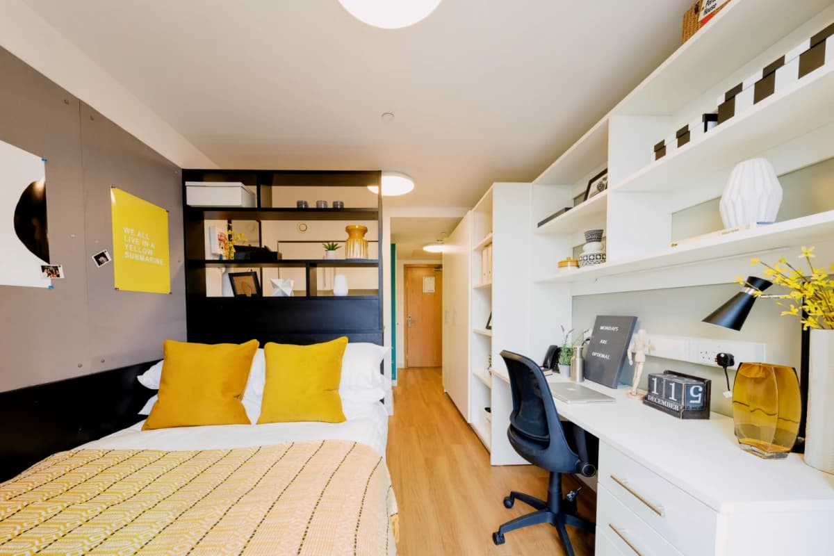 Portchester House — Silver Classic Studio