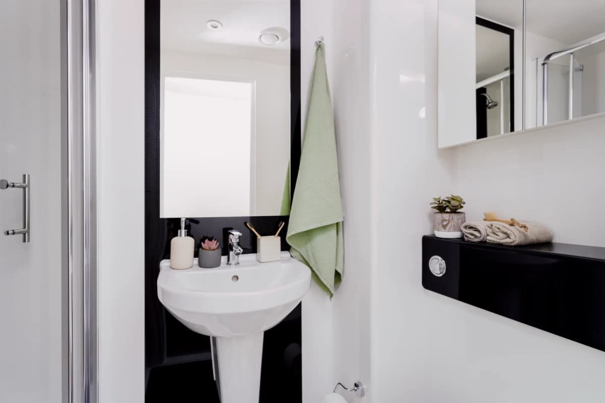 Hayloft Point — Medium Ensuite