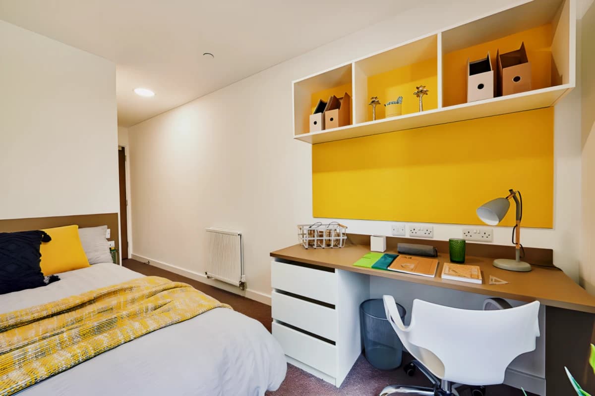 Grand Felda House — 5 Bed En-suite Upper Floors