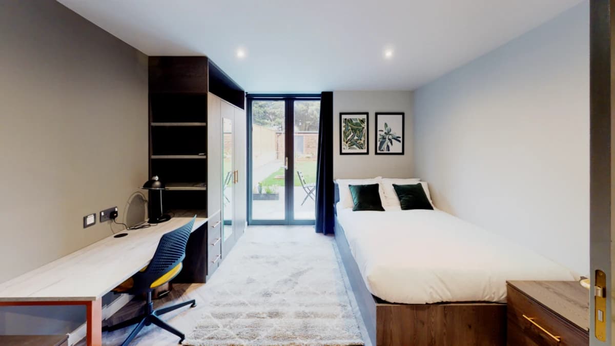 Astra House — Premium Large Studio with a Patio