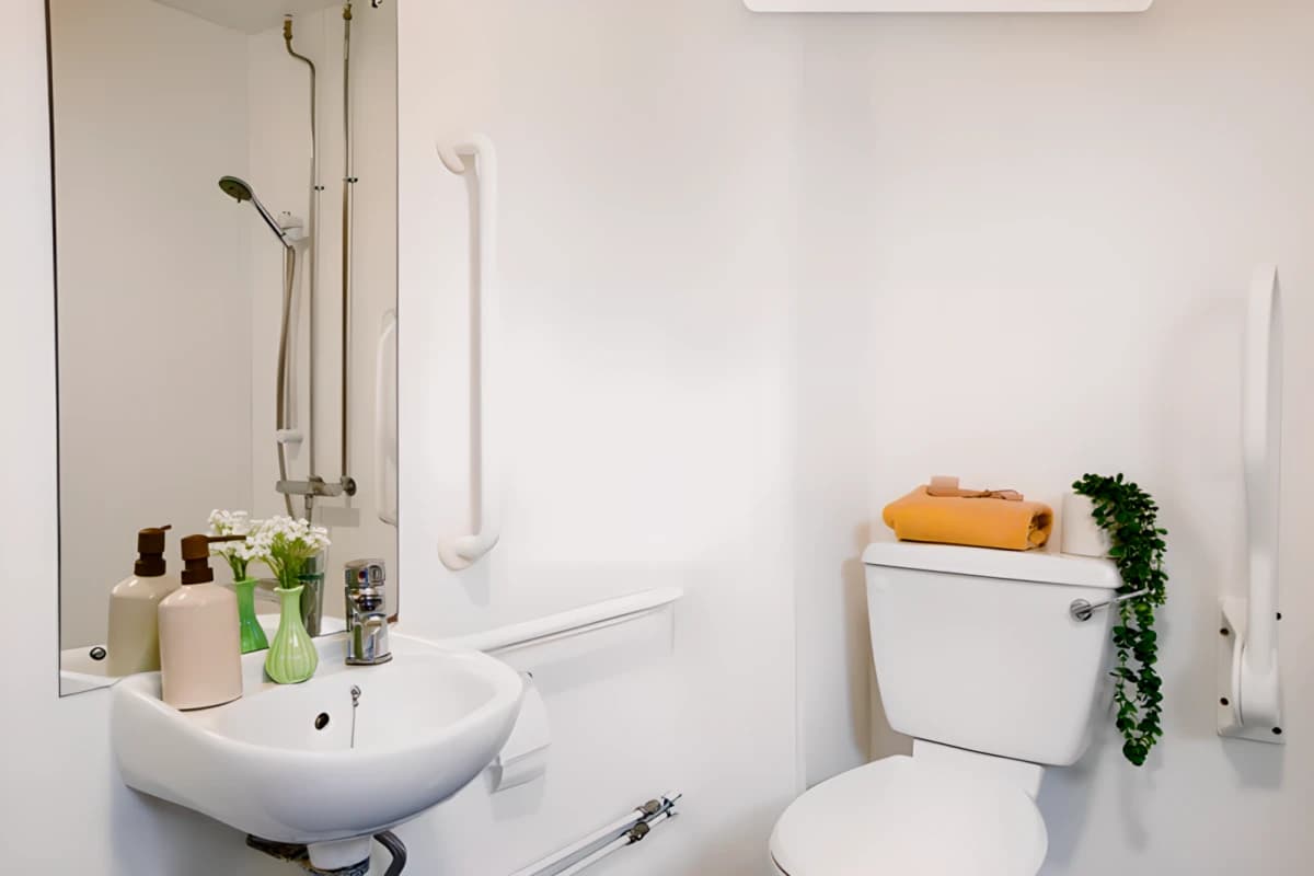 East Central House — WHEELCHAIR ACCESSIBLE STUDIO