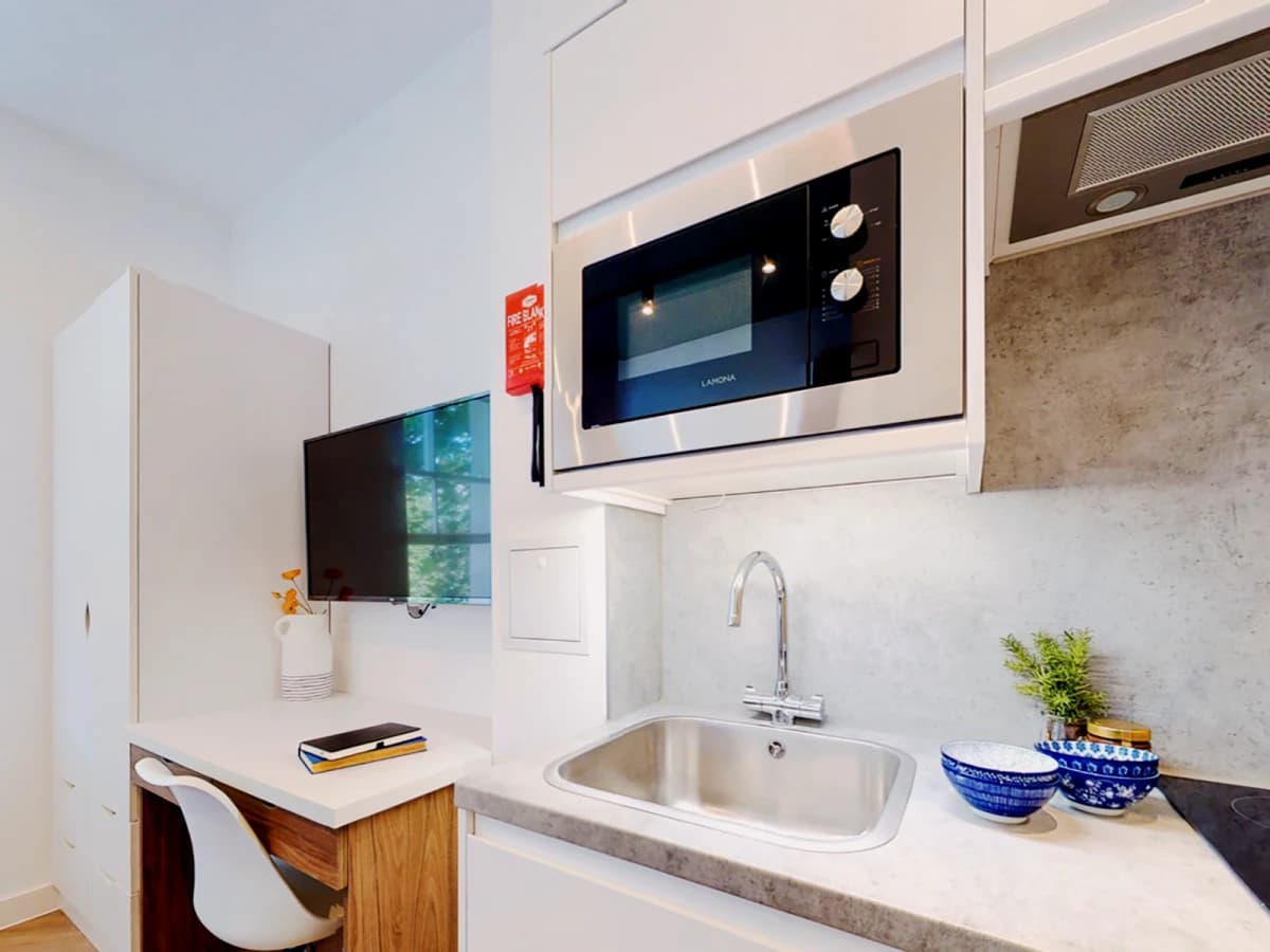 Castello Court — Studio Executive