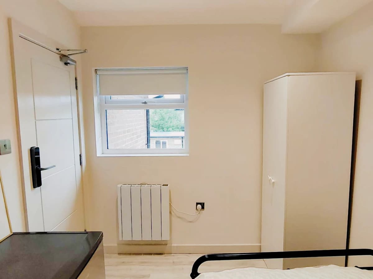 UM-YOLIVING Kingston Addison Gardens 2b1b — 2 Bedroom 1 Bathroom room3