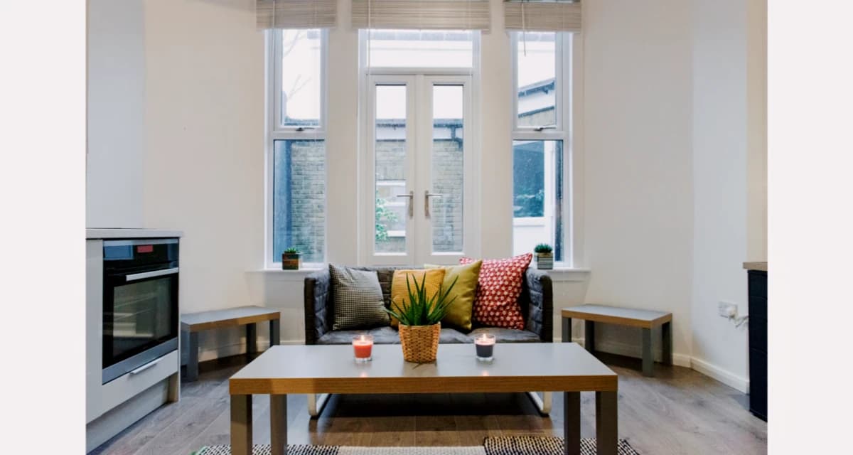 Lit Finsbury House — Premium Studio