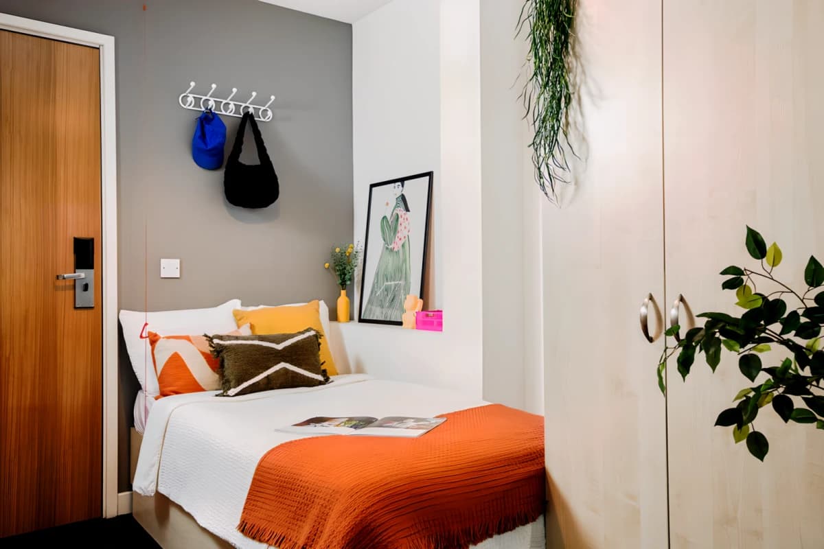 Quantum Court — WHEELCHAIR ACCESSIBLE STUDIO