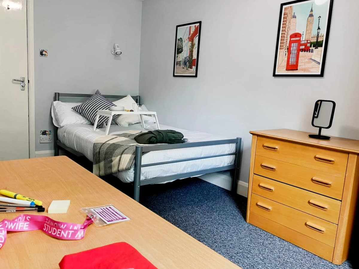 Ivy Halls — Standard Non-Ensuite Room