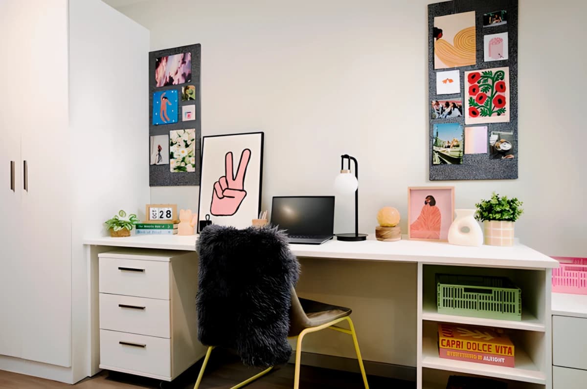 Stapleton House — WHEELCHAIR ACCESSIBLE STUDIO