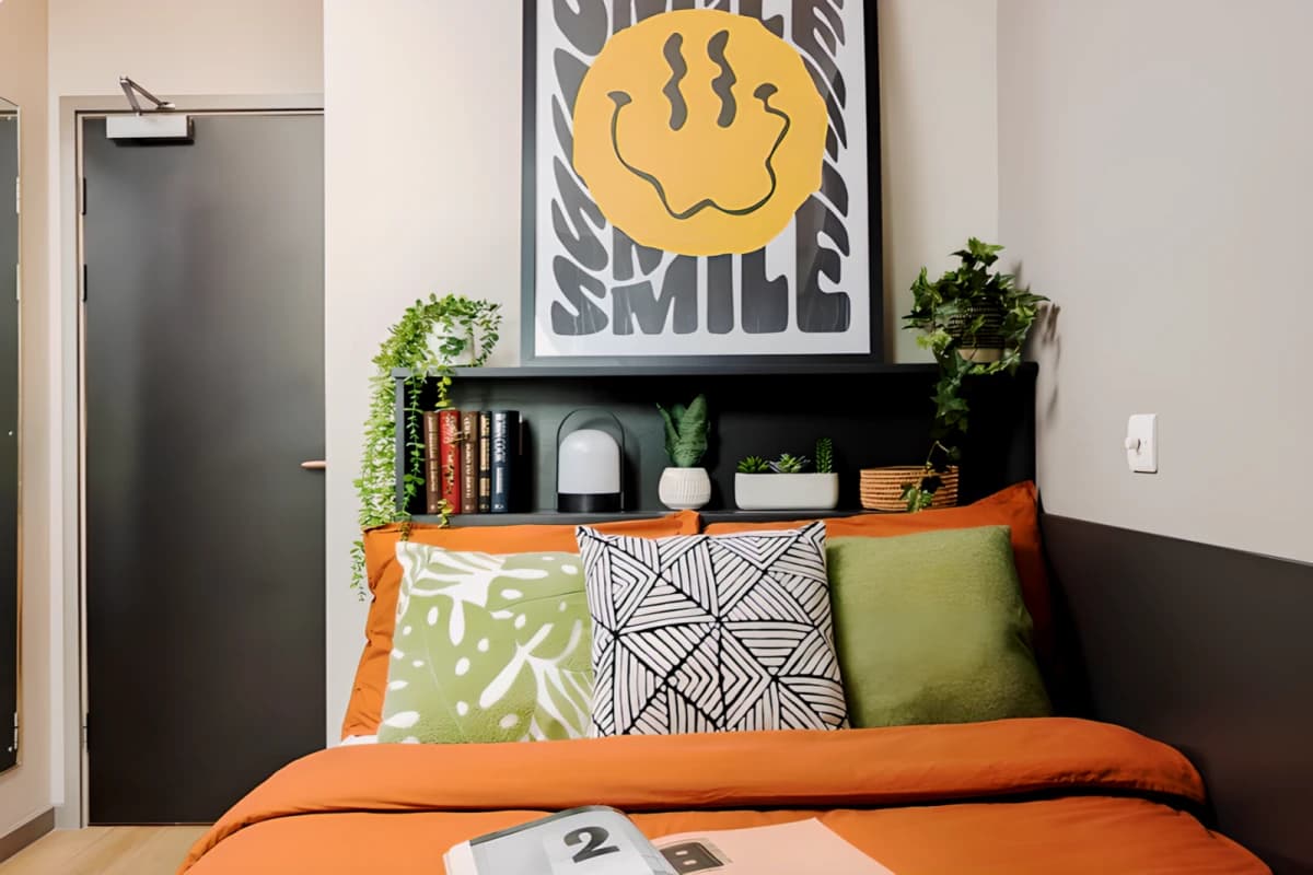 Arch View House — NON ENSUITE: THREE BED FLAT