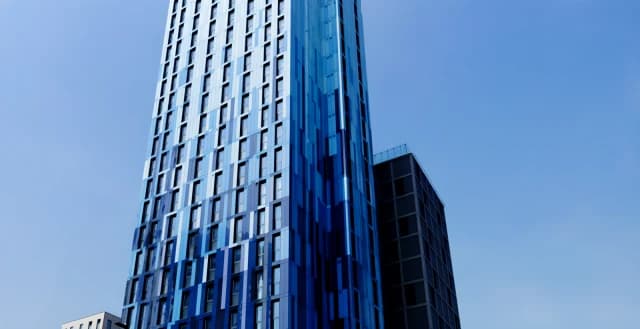 Lit Ealing Residence