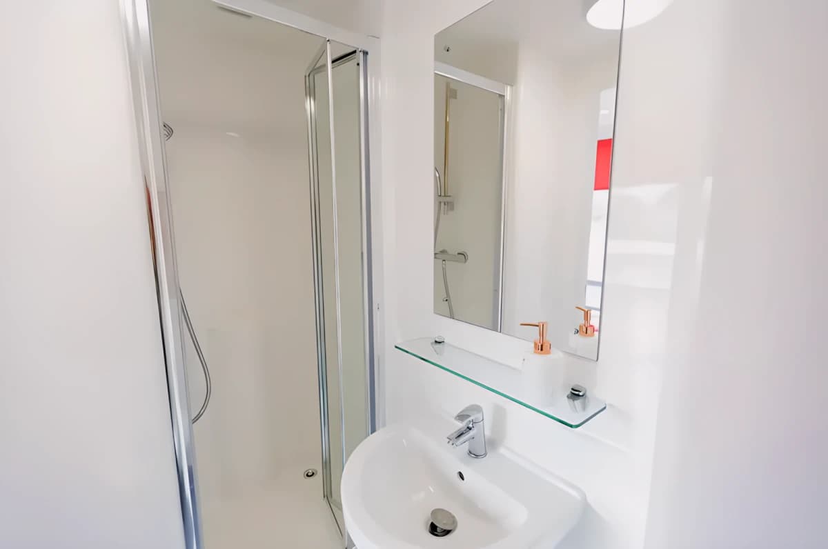 AXO New Cross — Silver En-Suite (Higher Levels)