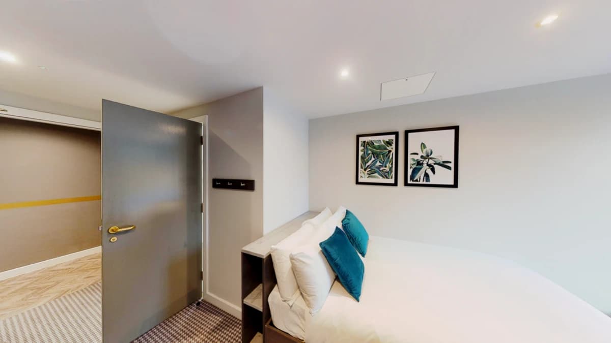 Astra House — Premium En Suite with a Patio