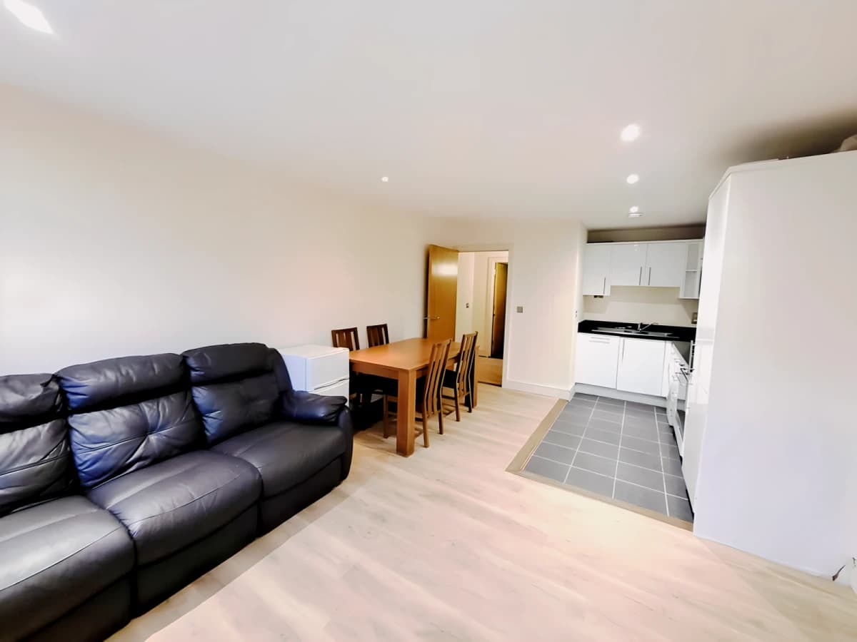 UM-74 Ashburnham Place — 2 Bedrooms 1 Bathroom