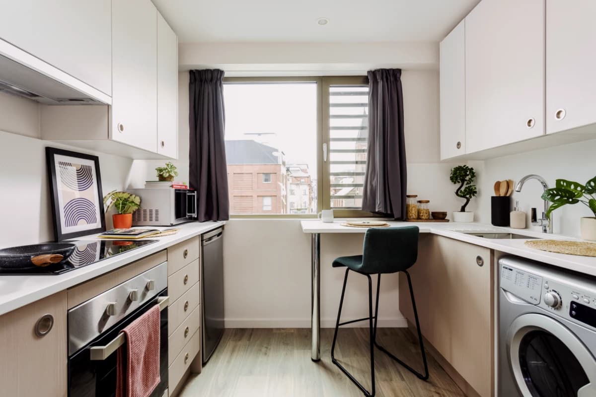 Hawthorne House — Extra Large Studio