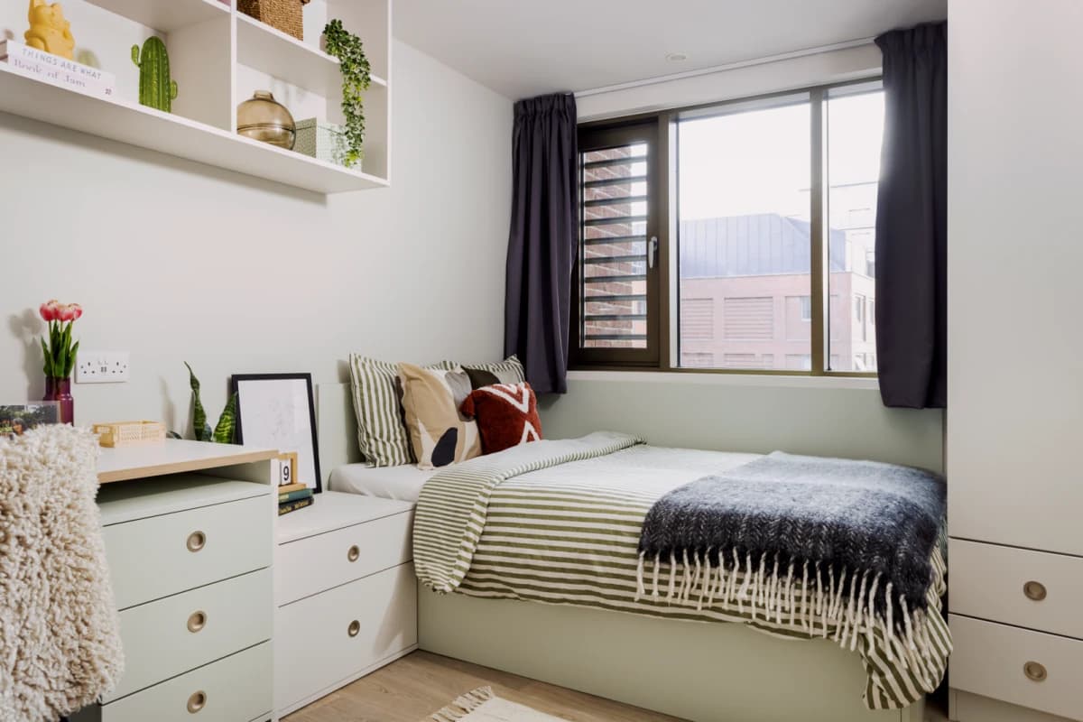 Hawthorne House — Large Ensuite