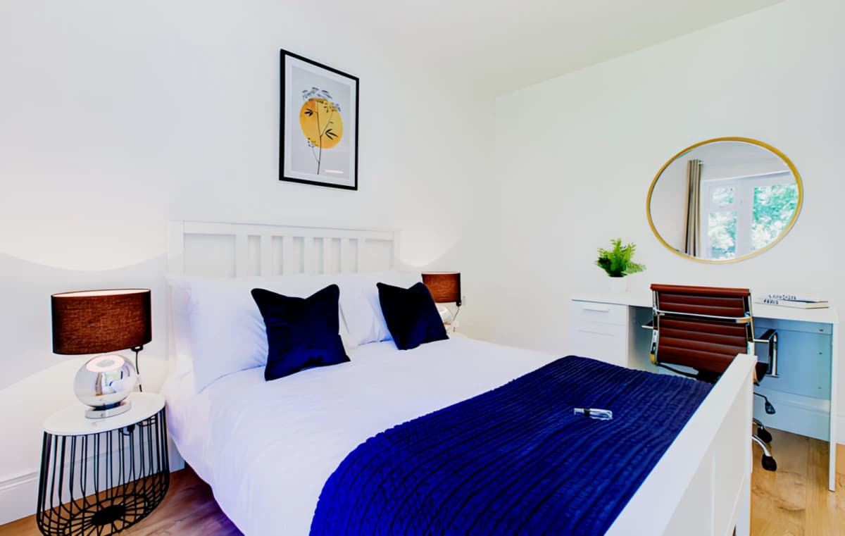 Hybrid Resi - New Malden — Three Bedrooms Apartment