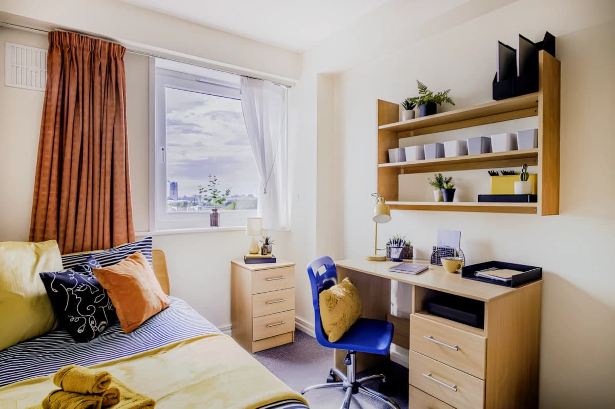 Park House Earls Court — Standard single room