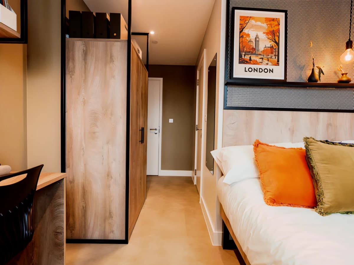 Lit South Bermondsey — Ultimate En-suite