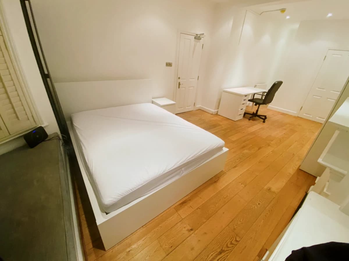 Hammersmith Townhouse — 5 Bedroom 4 Bathroom room2