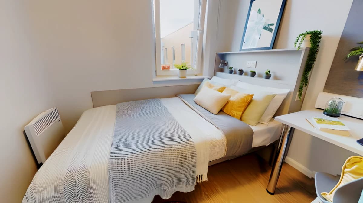 iQ Will Wyatt Court — Silver En Suite Plus