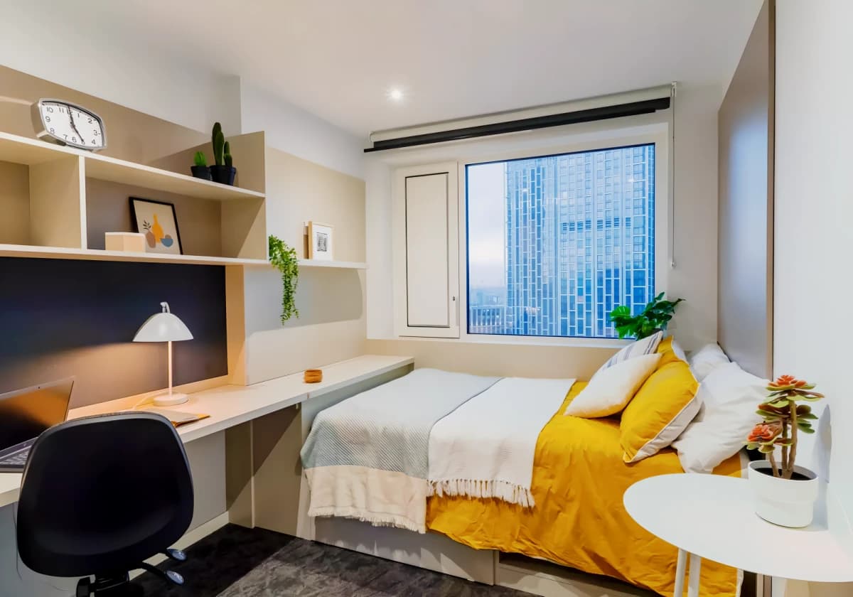 iQ Vega — Gold En Suite