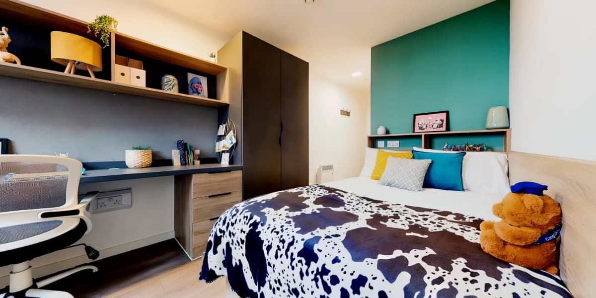 Canvas Walthamstow — Bronze Ensuite -Large