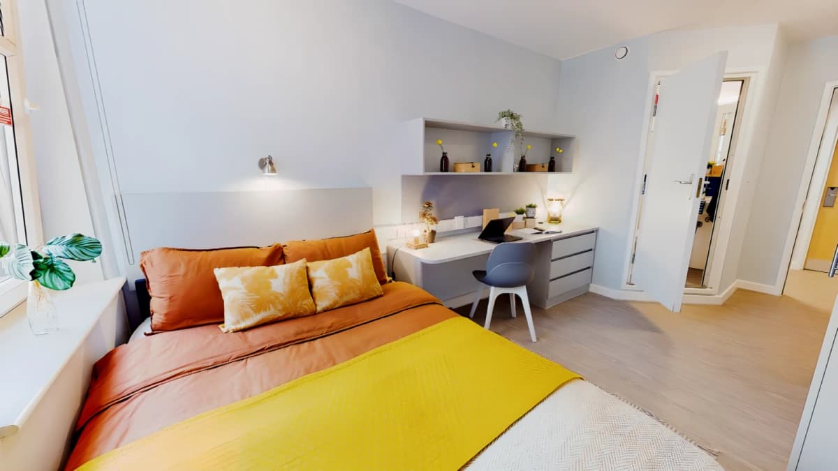 iQ Tufnell House — Silver En Suite Plus