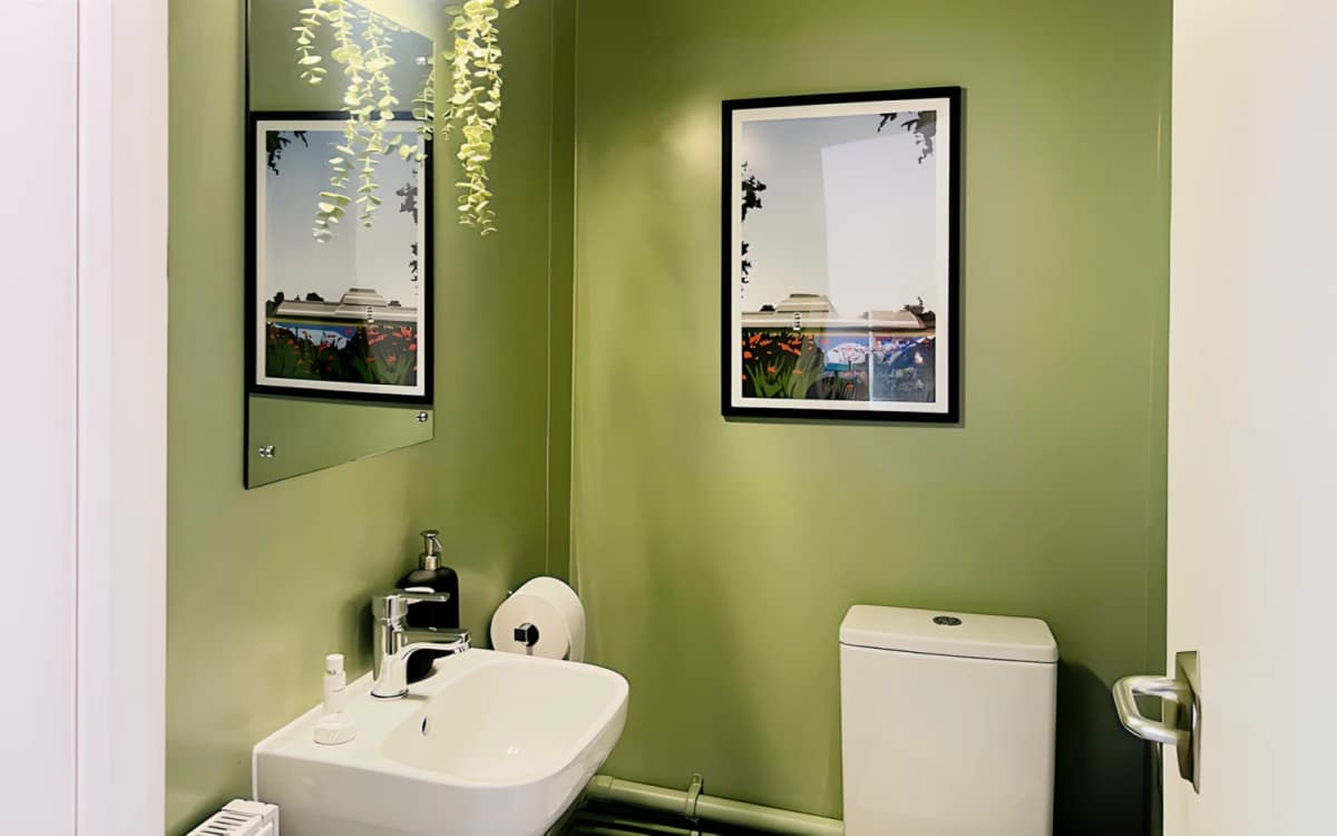Lit Ivy Halls — Ensuite