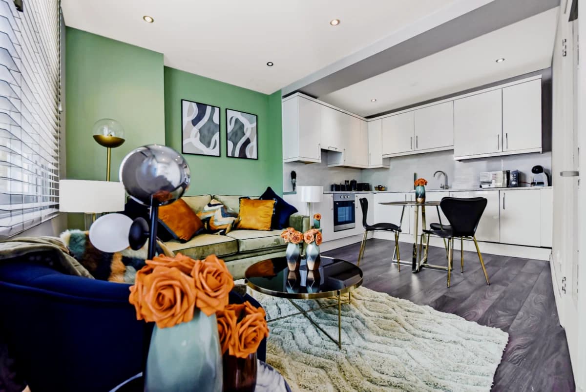 Robin House — Newly Renovated 1 BDR Flat - Central Location