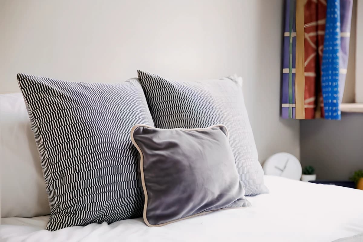 Gob East Central House — Ensuite Premium Range 1