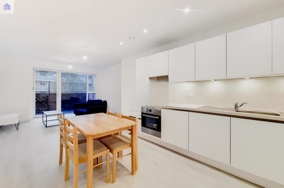 CM-Garraway Apartments — 2 Bedroom 2 Bathroom Flat 15 Room B