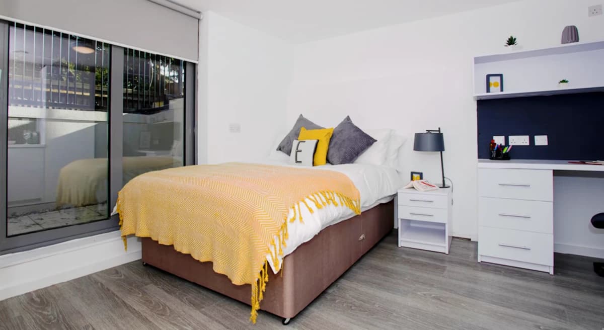 Cube Ealing — Premium Plus Studio