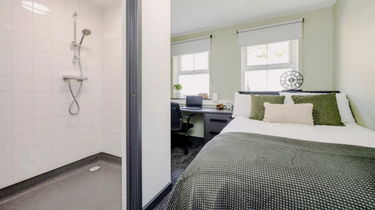 Dean House — Classic Ensuite Wet Room